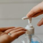 Gesund durch die Erkältungszeit: So schaffen Sie einen hygienischen Arbeitsplatz